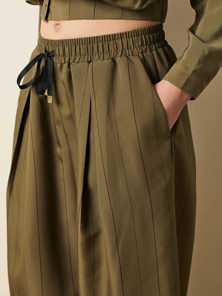Wide-leg pinstriped trousers with darts_2