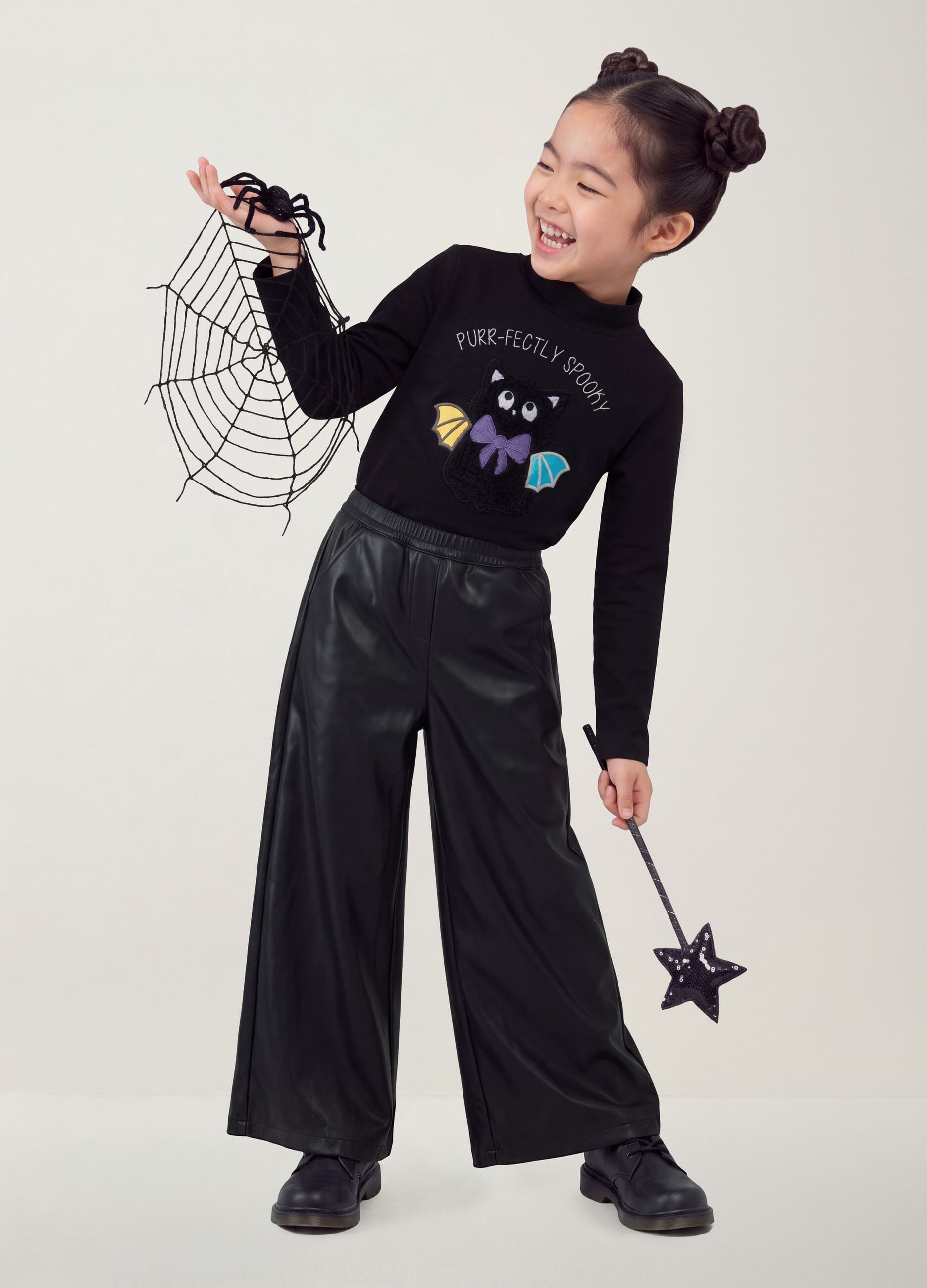 T-shirt nera in cotone elasticizzato con Collo rialzato