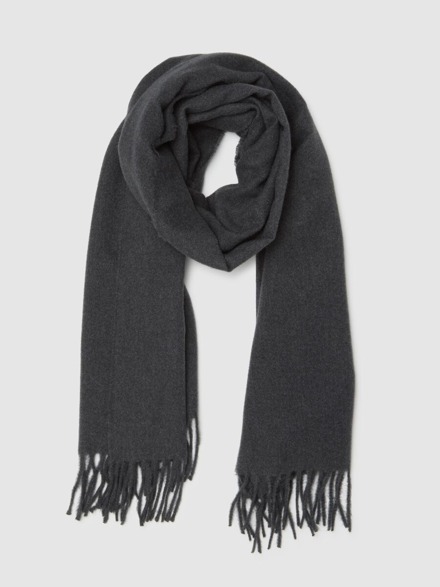 Grey scarf with fringes_0