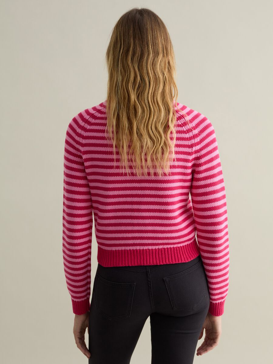 Striped pullover with raglan sleeves_2