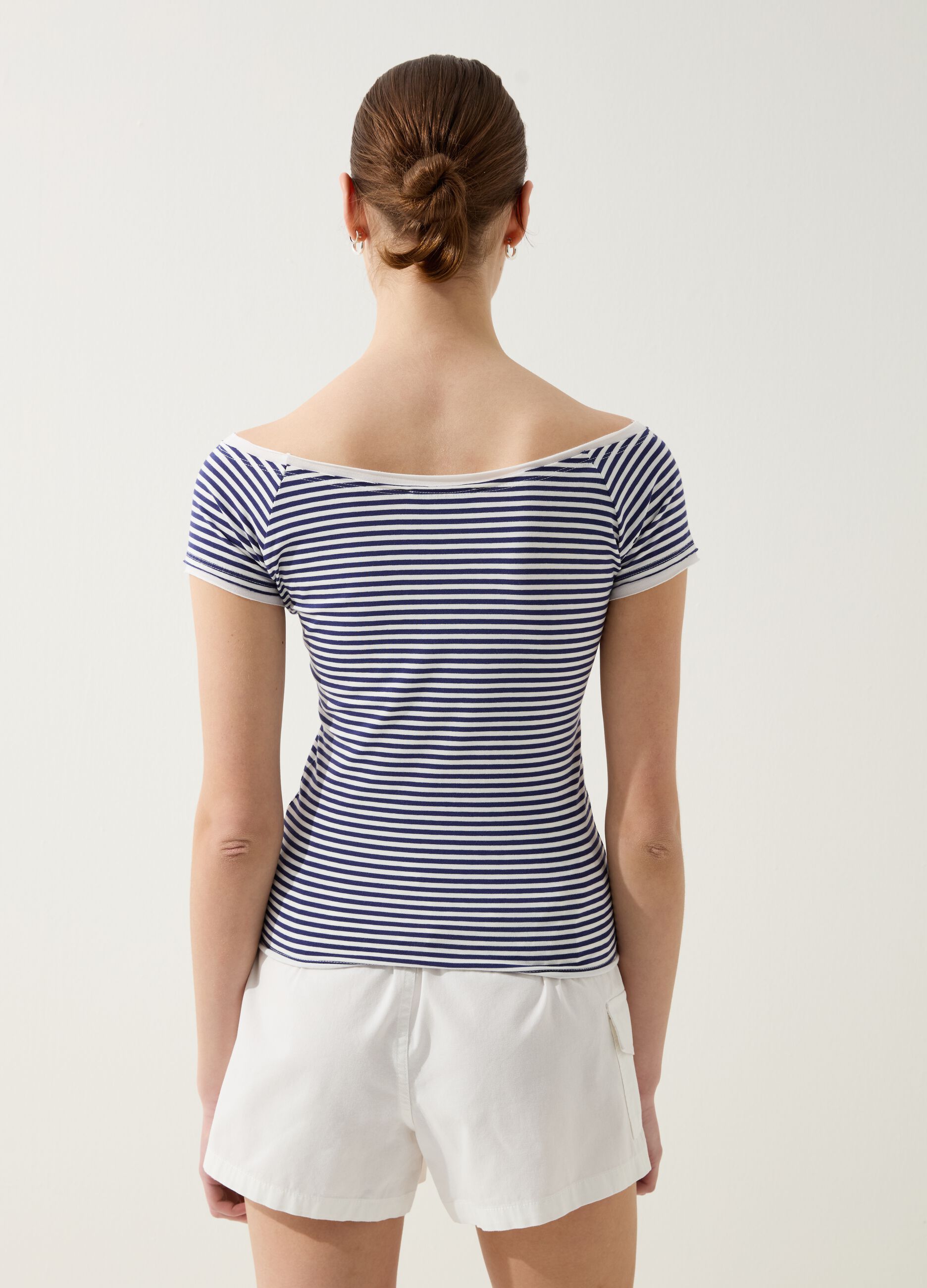 T-shirt with boat neck