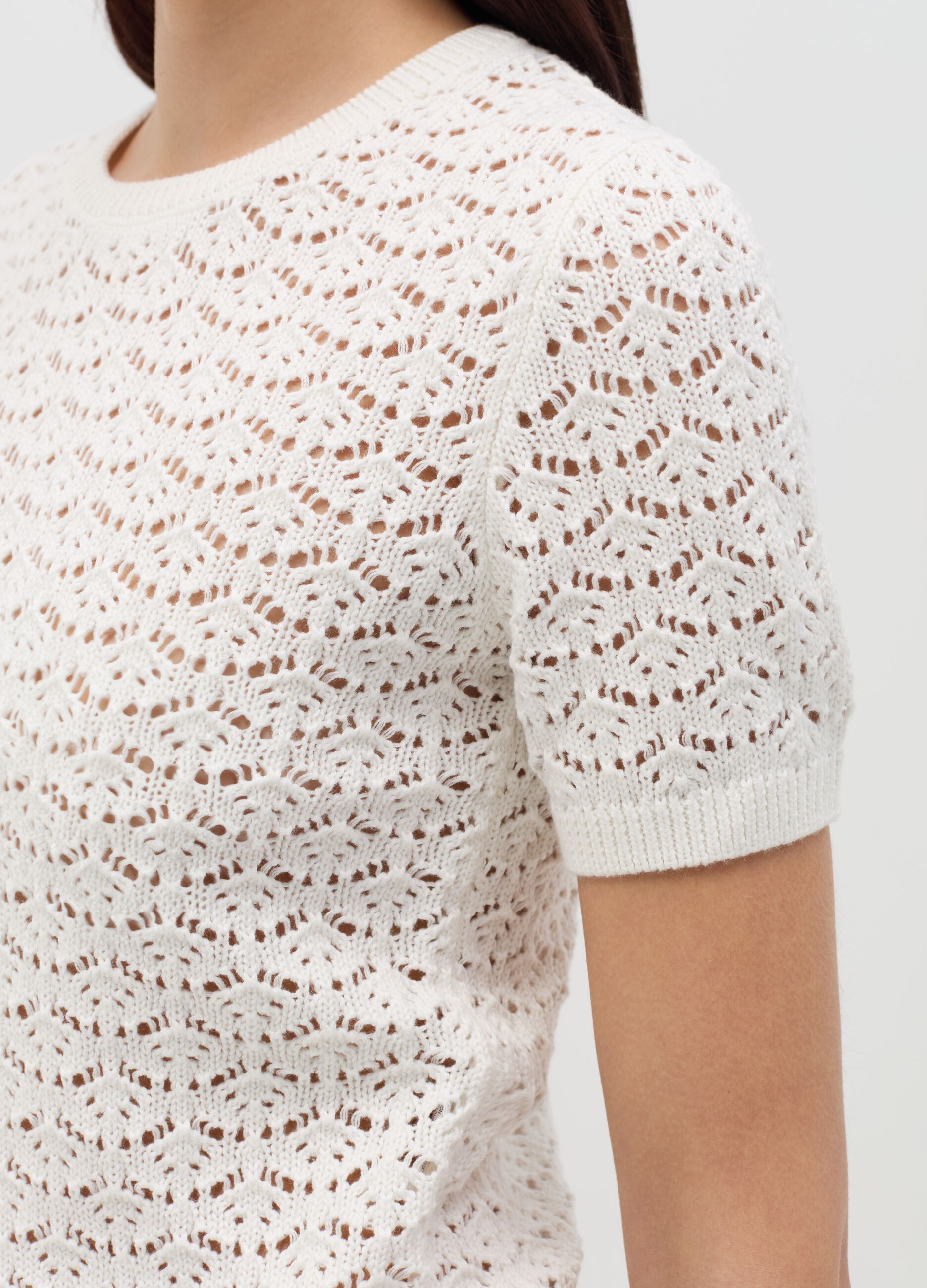 Crochet top with short sleeves