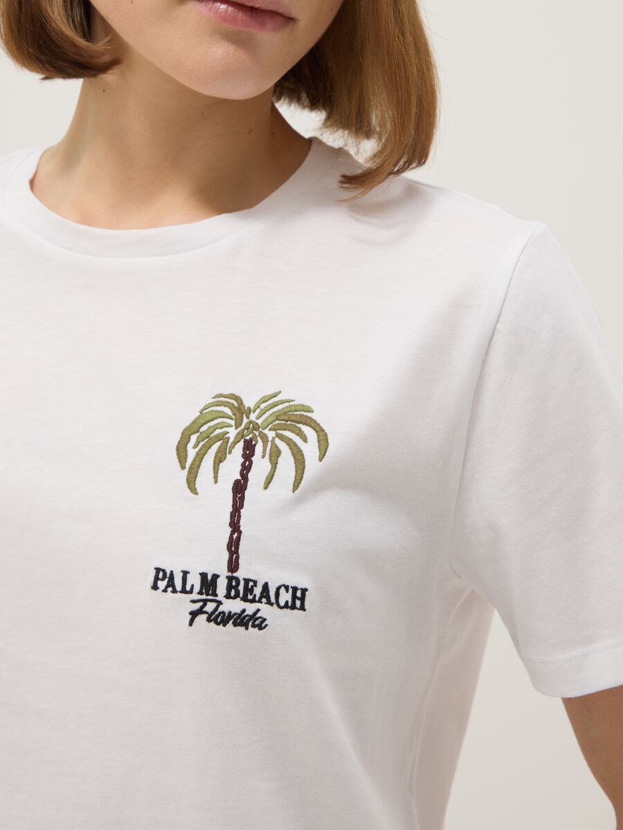 White pure cotton regular fit t-shirt with palm embroidery_3