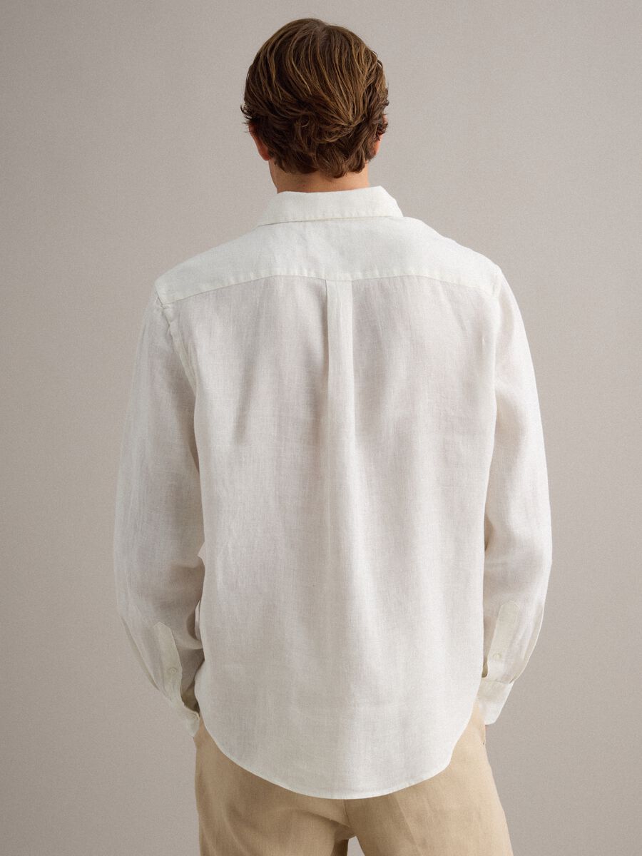 White pure linen regular-fit shirt with double chest pockets_3