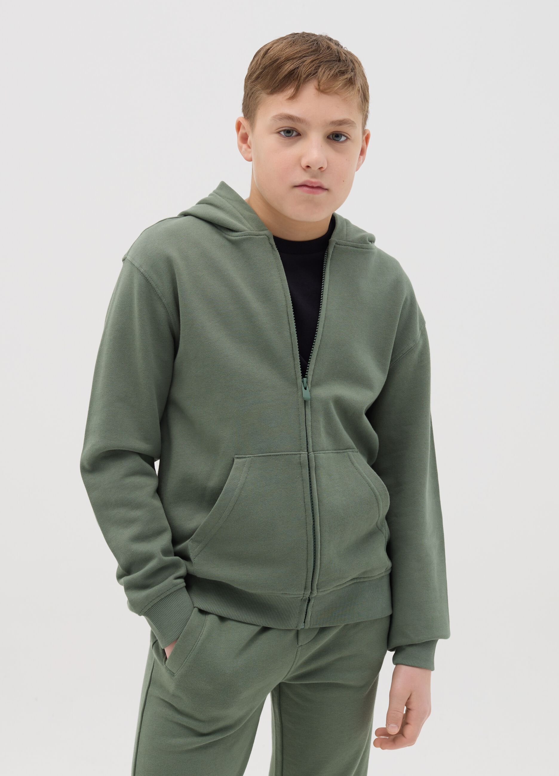 Full-zip Essential con cappuccio e tasche