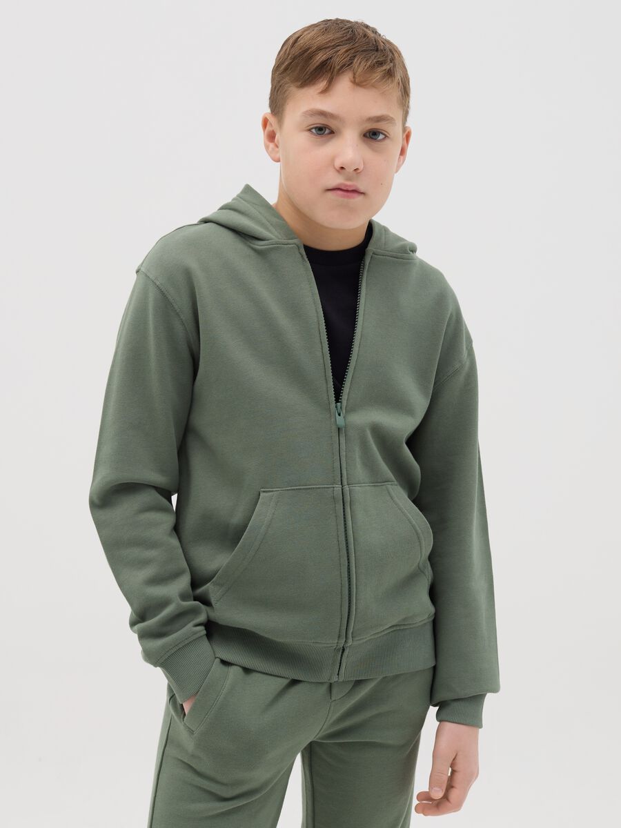 Essential full-zip sweatshirt with hood and pockets_0
