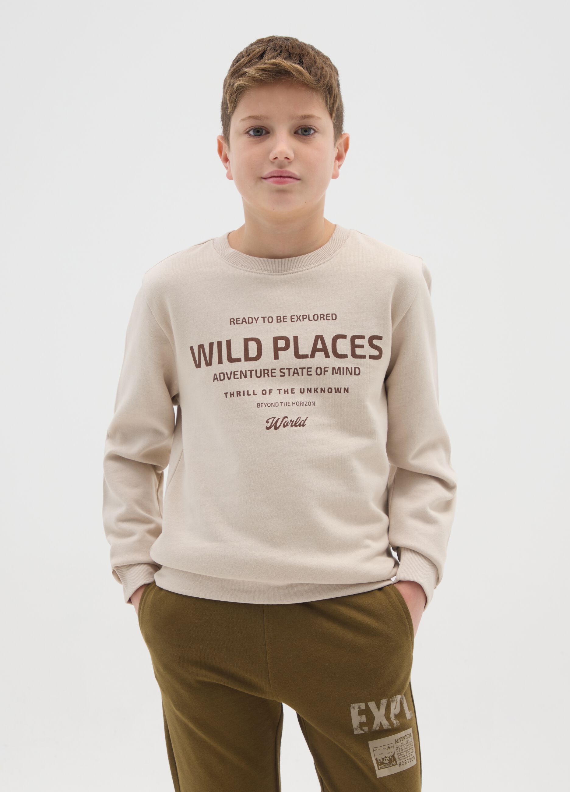 Boys' beige pure cotton sweatshirt with regular fit and round neckline