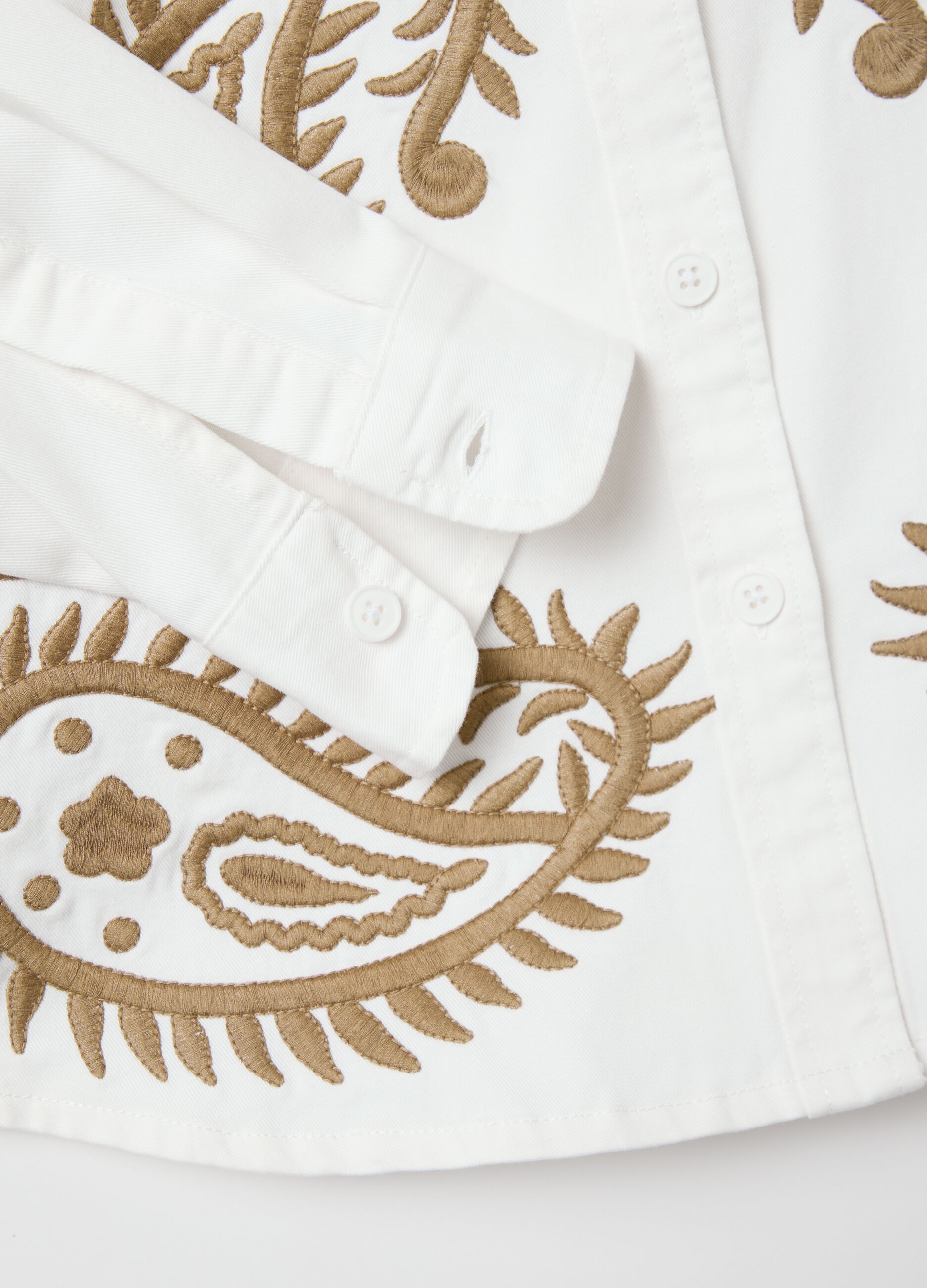 White shirt with paisley embroidery