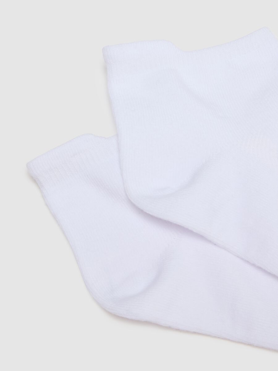 Tripack ankle sports socks in white cotton blend regular fit_2