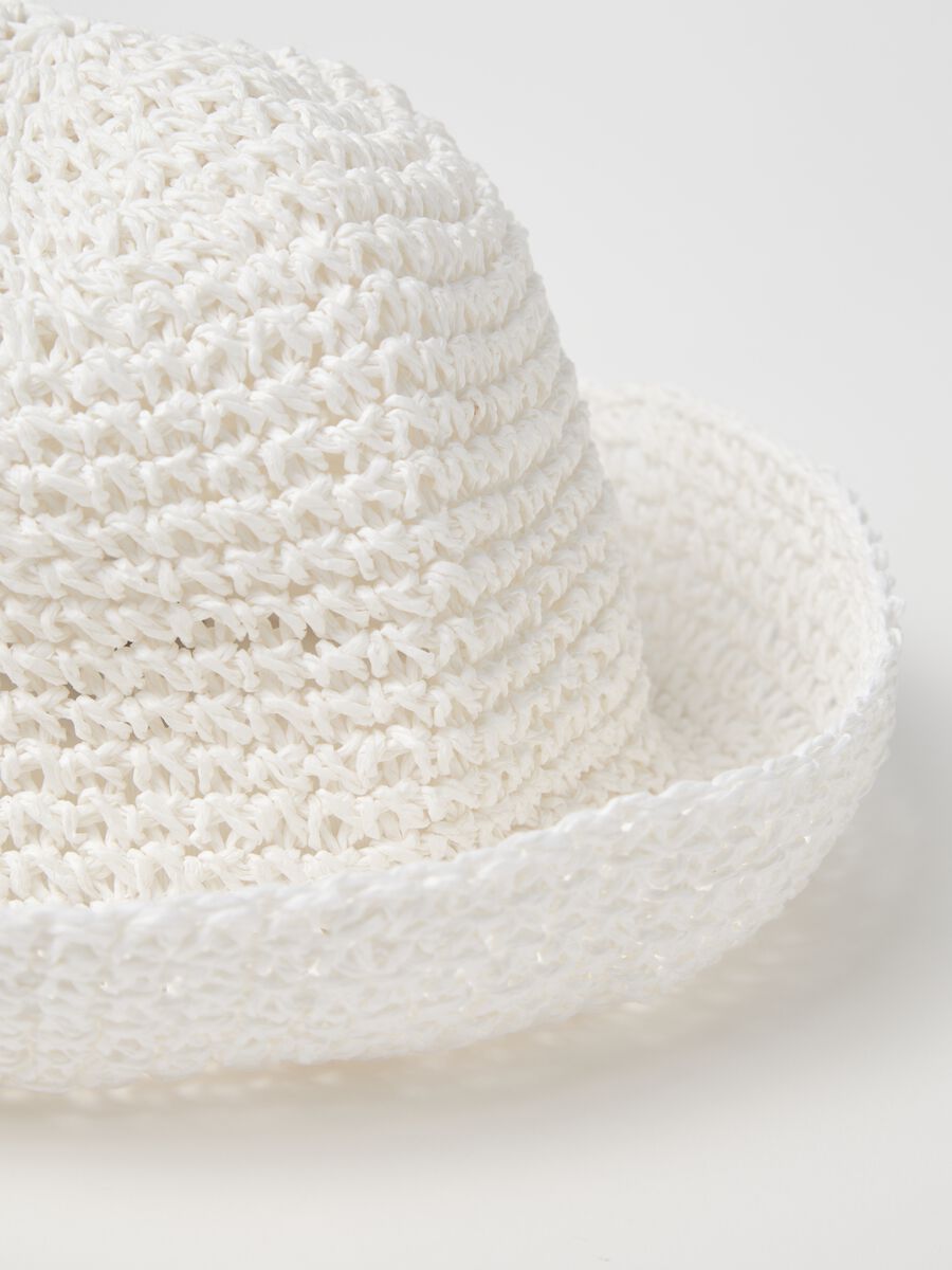 White cloche hat in woven straw_2