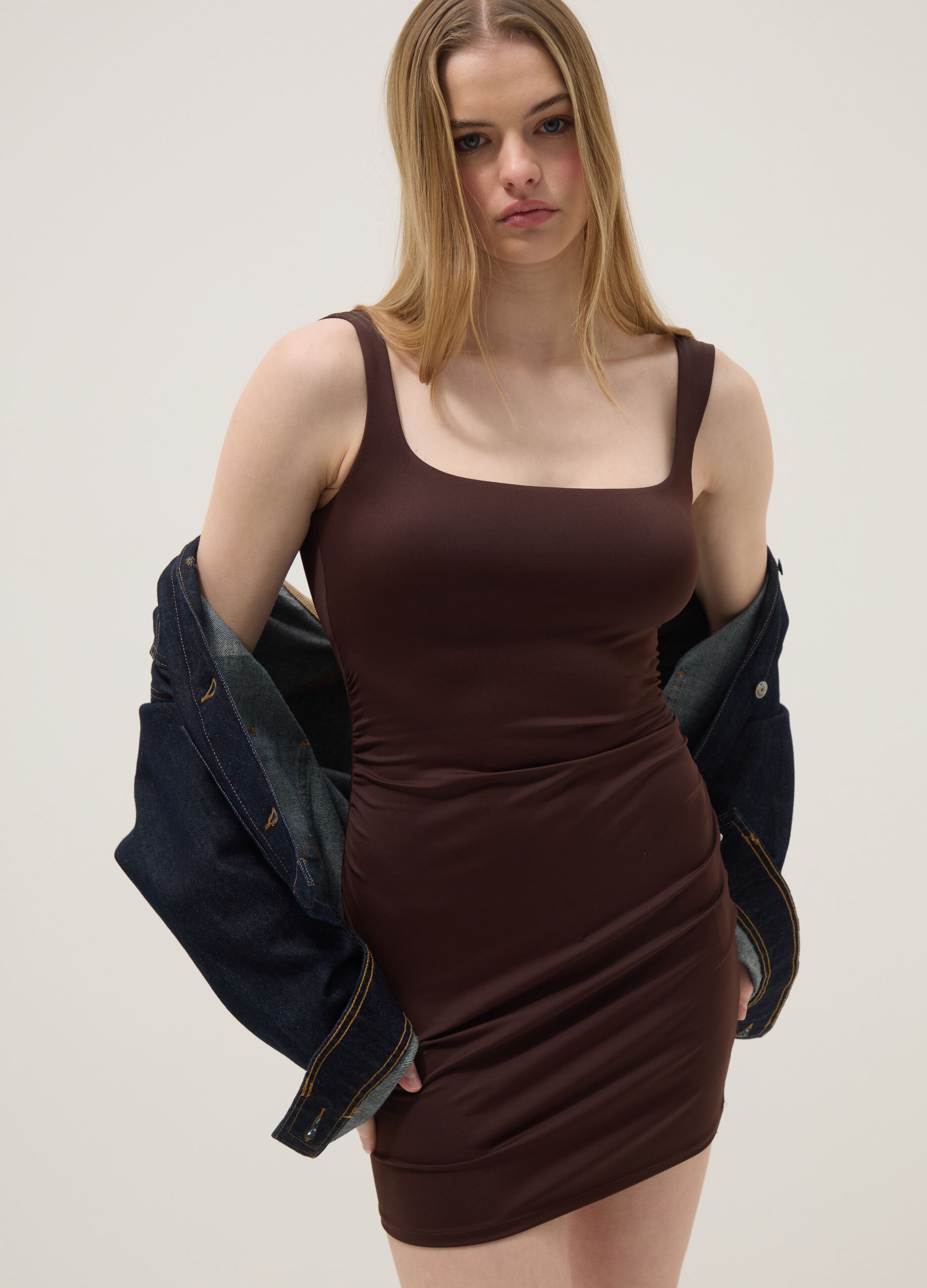 Brown fitted dress with square neckline