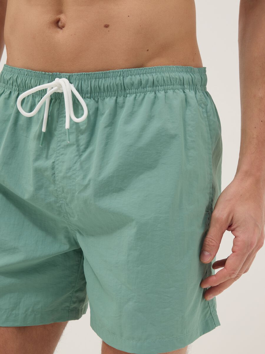 Green swim shorts with elasticated waistband_3