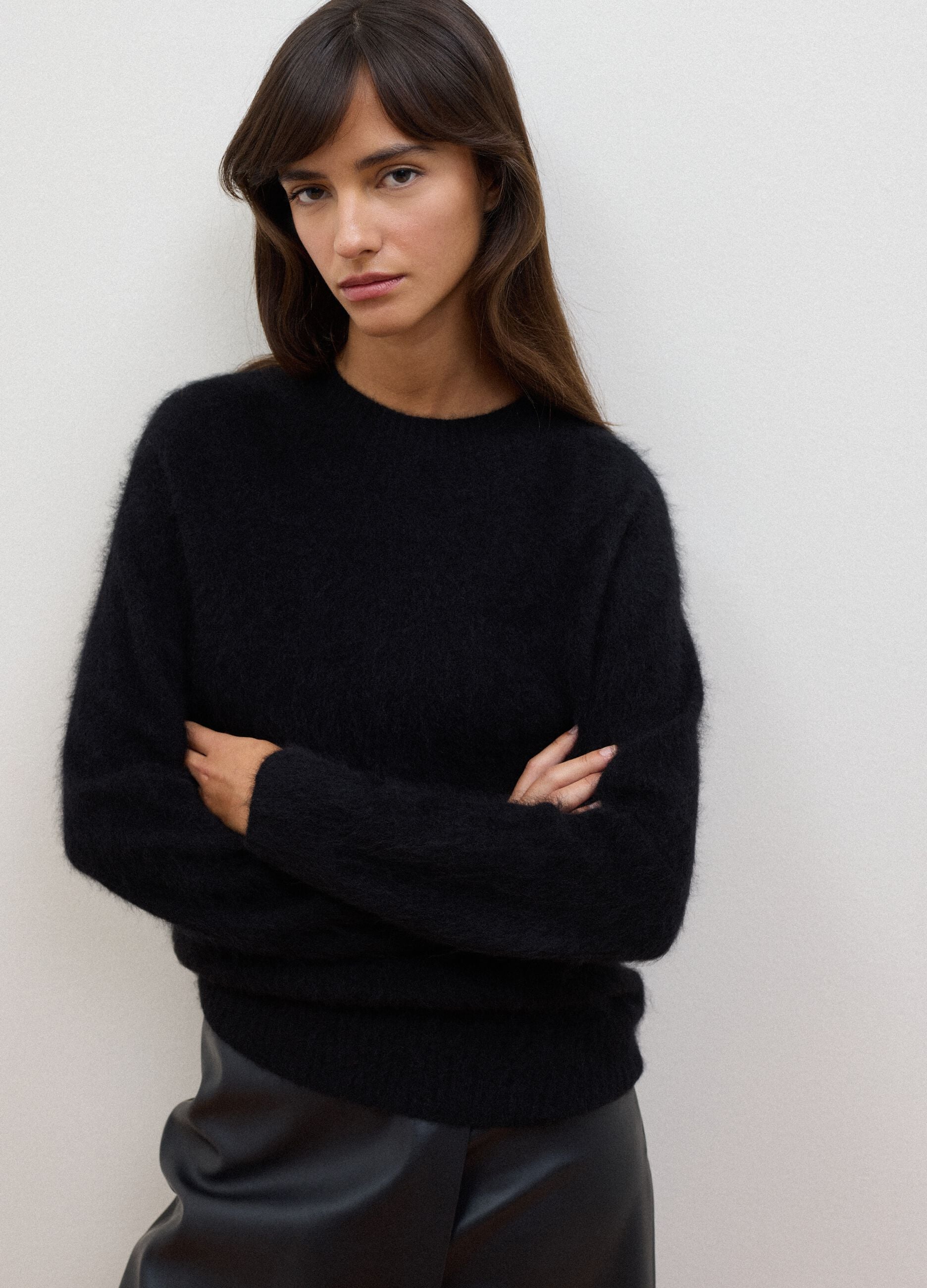 Maglia girocollo nera in misto lana e cashmere over fit