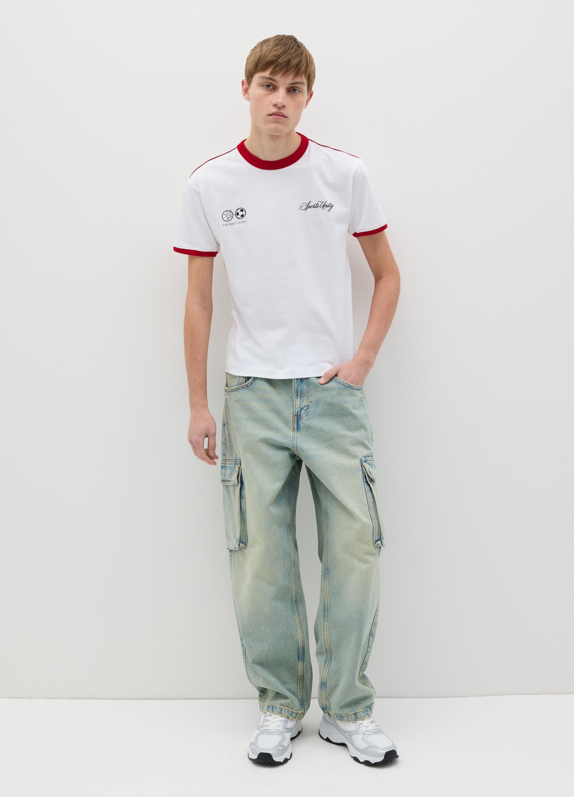 White T-shirt with contrasting edging