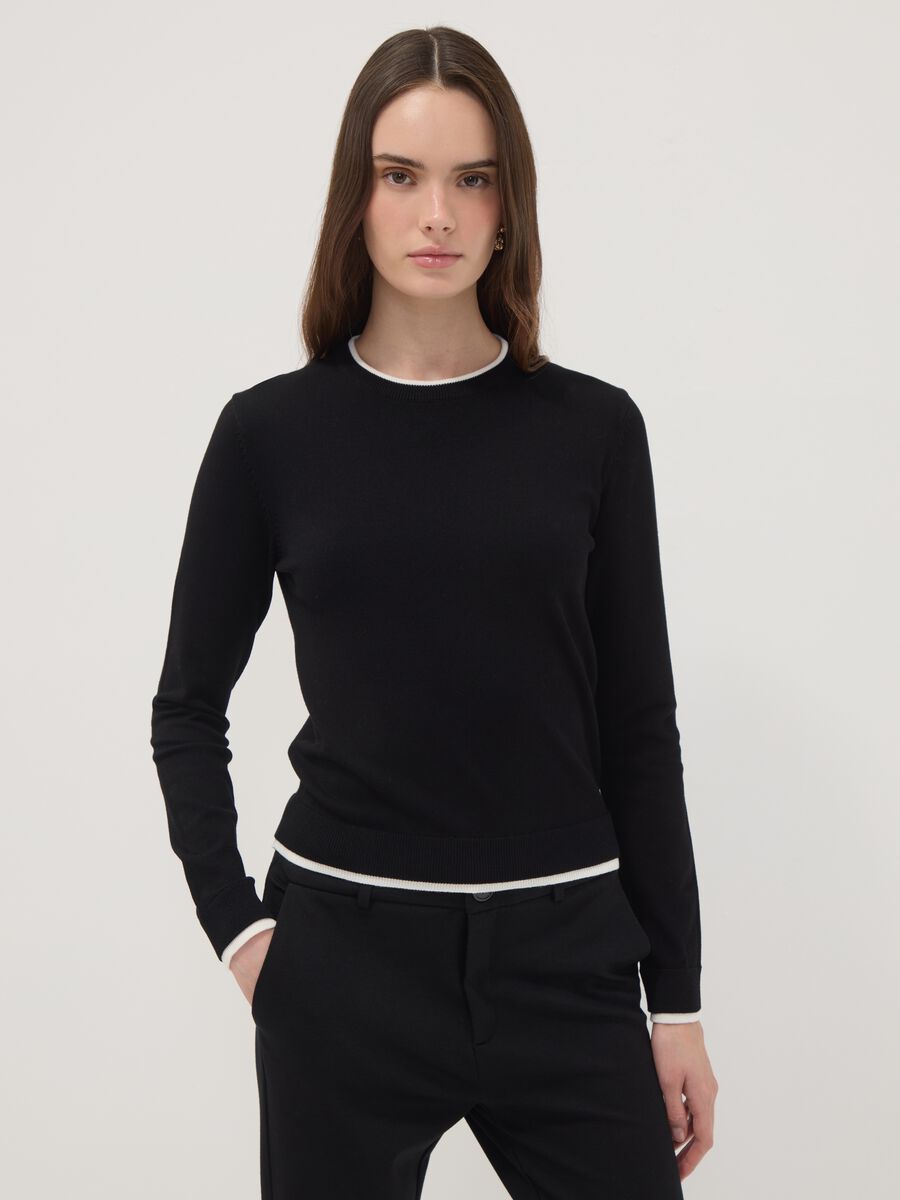 Maglia nera in misto viscosa a maniche lunghe_1