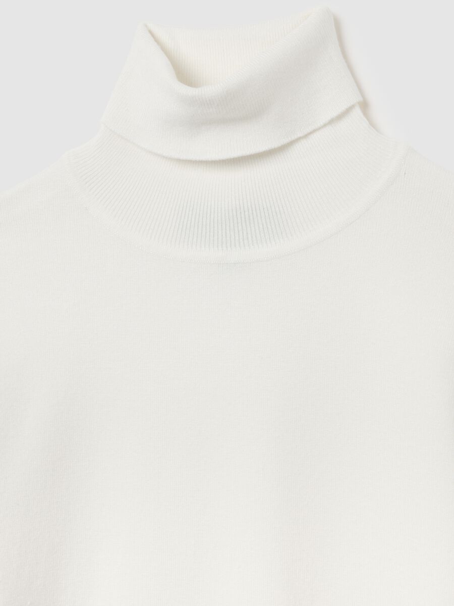 Maglione a coste bianco con collo alto regular fit_5
