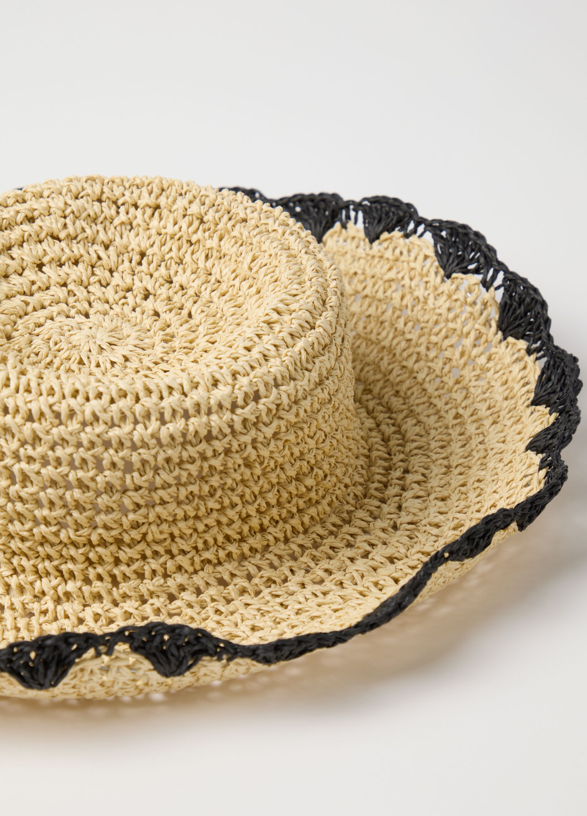 Women's hat in pure multicolour textile paper with black brim