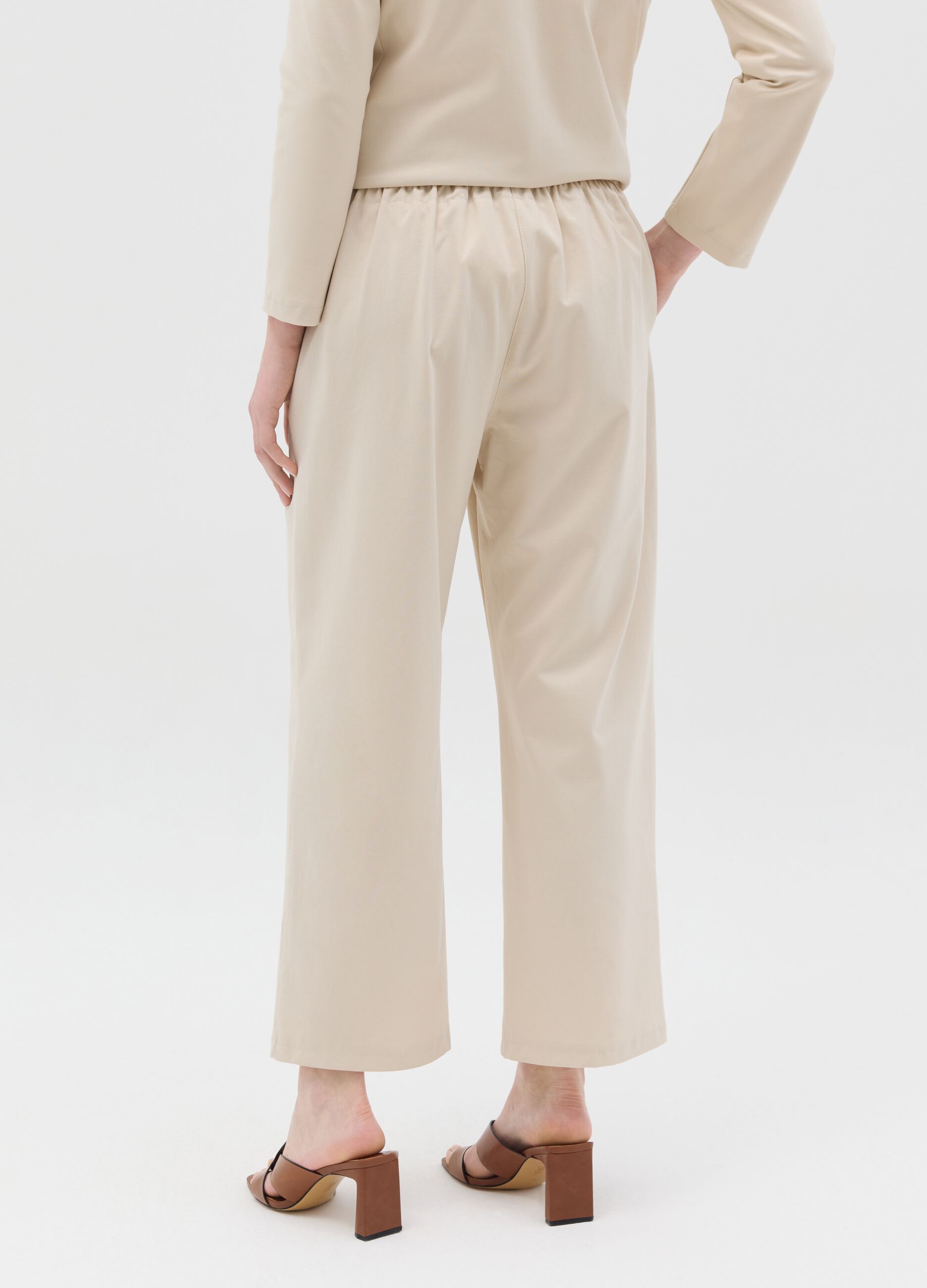 Beige trousers with darts