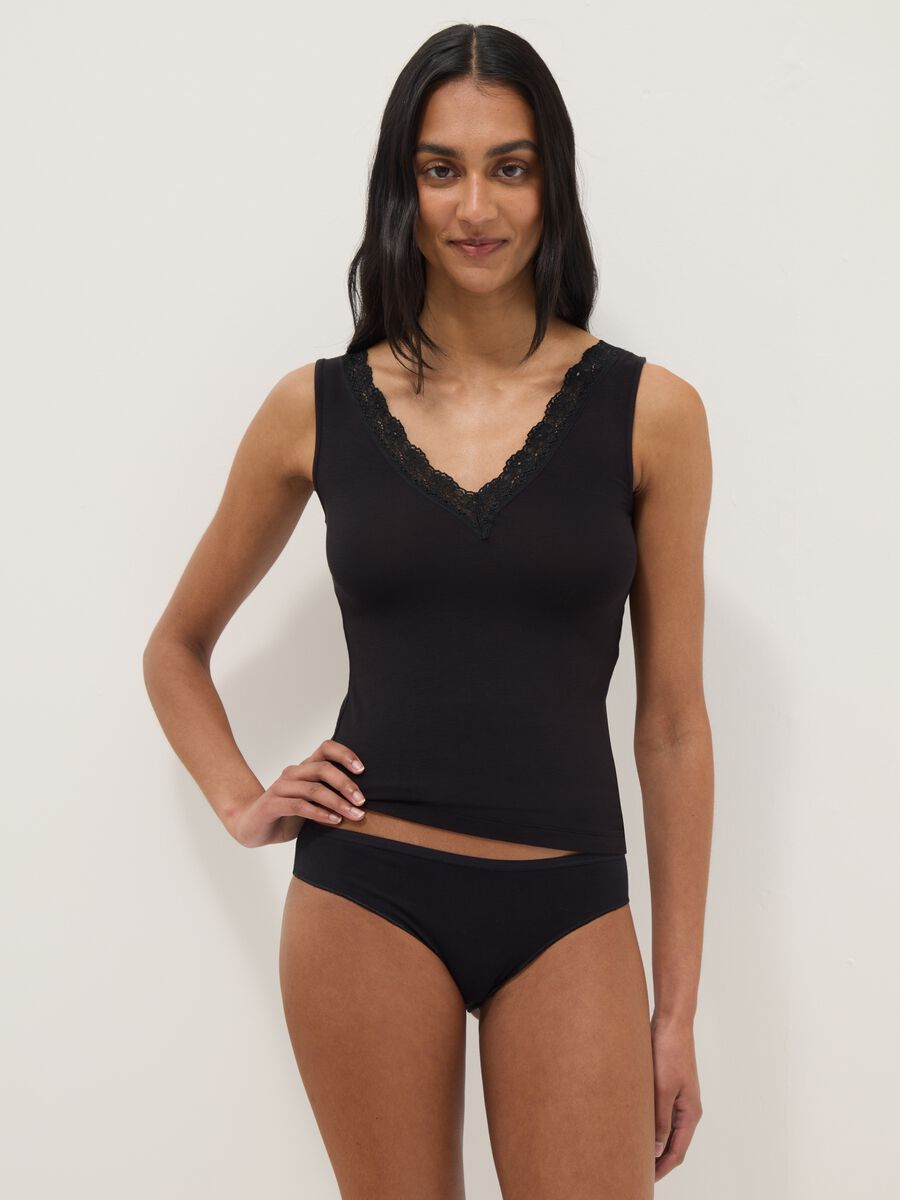 Canotta in viscosa elasticizzata nera regular fit deep V con pizzo_0
