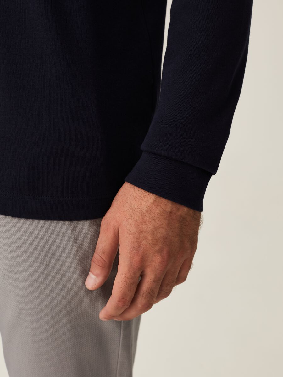 Long-sleeved T-shirt with round neck_3