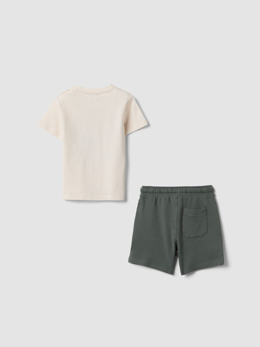Completo beige in puro cotone con t-shirt e shorts per bimbo regular fit_1