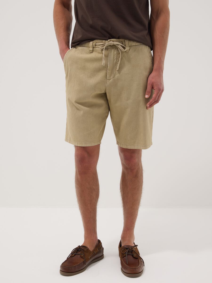 Beige linen and cotton blend chino shorts_1