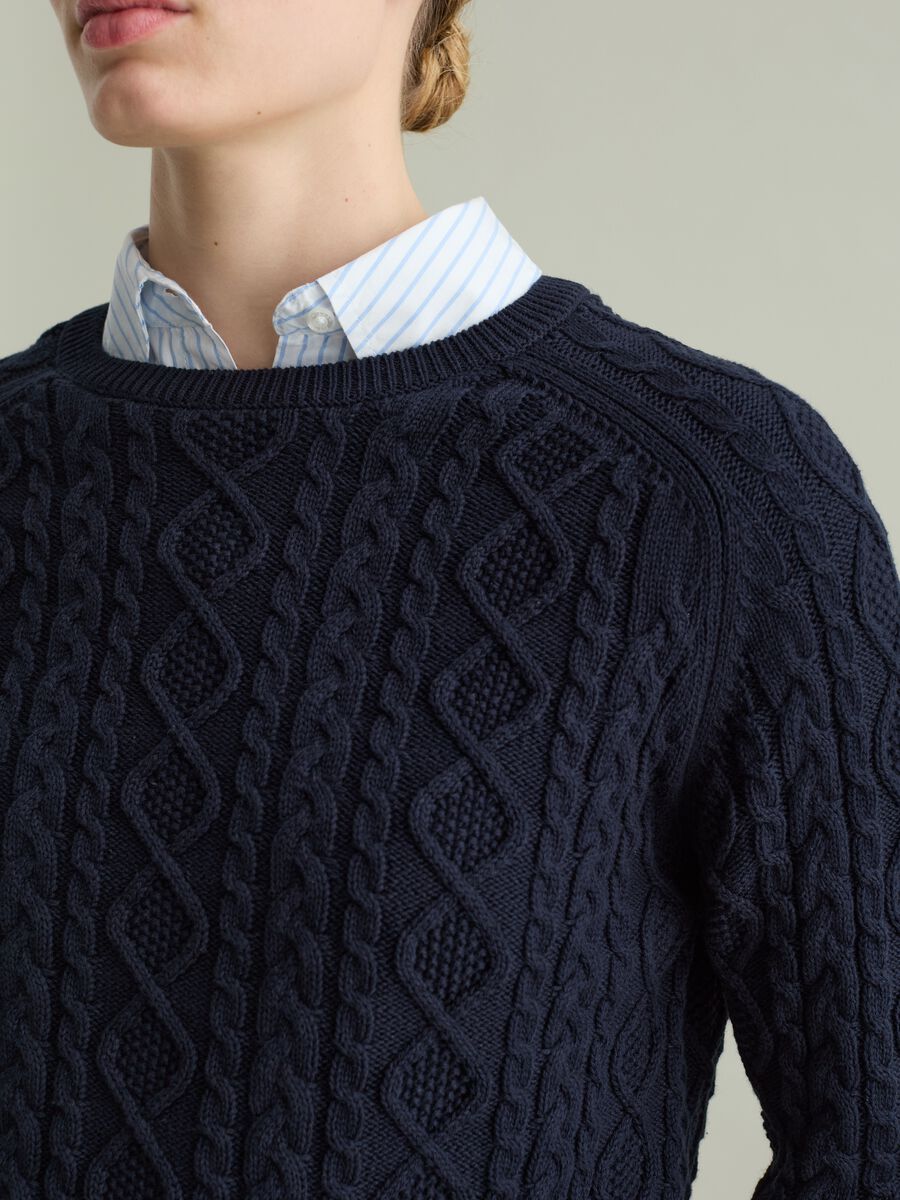 Cable-knit pullover with diamond motif_2