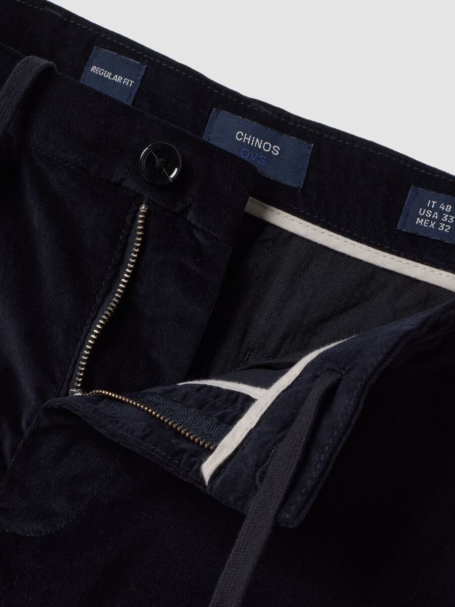 Pantaloni chino blu in cotone elasticizzato regular fit a costine_6