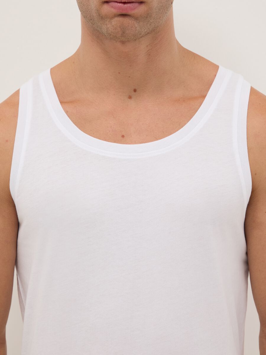 Twin pack of white crew neck vests in pure cotton regular fit_1