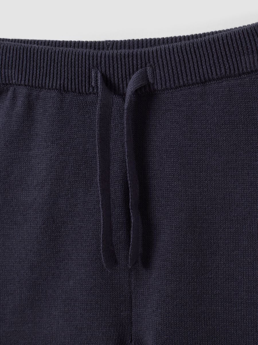 Completo nero in puro cotone con maglia e pantaloni con orsetti per neonato_2