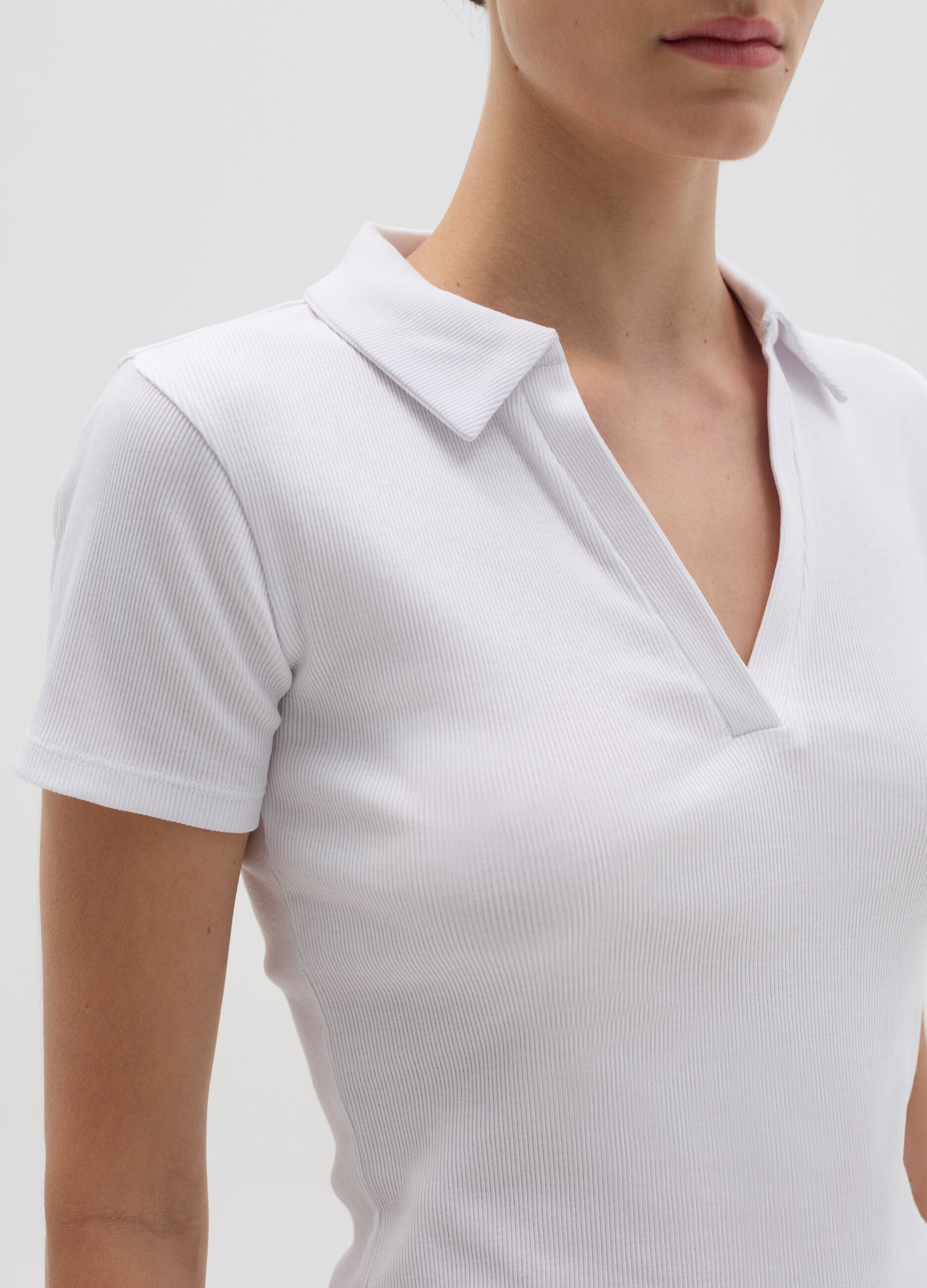T-shirt with polo neck