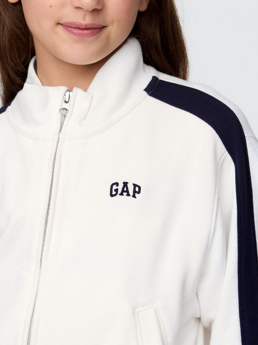 White sweatshirt with zip and blue details GAP Kids_3