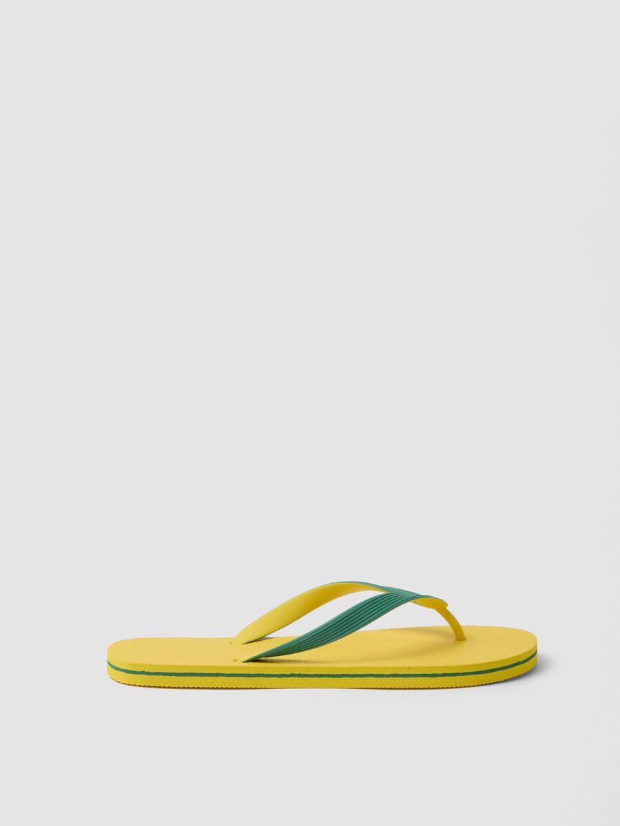 Yellow beach flip-flops_0