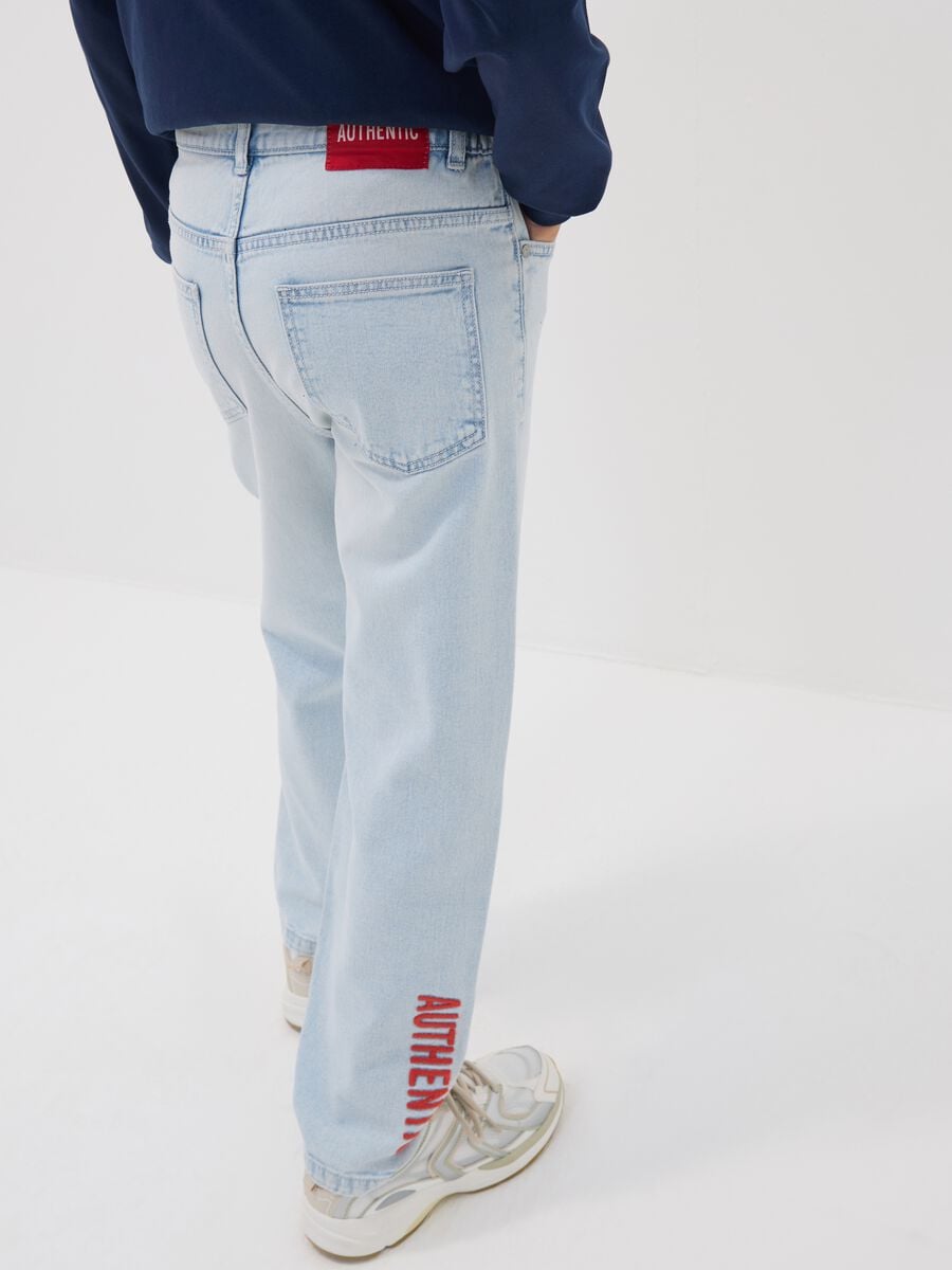 Light blue pure cotton relaxed-fit jeans for boys_2