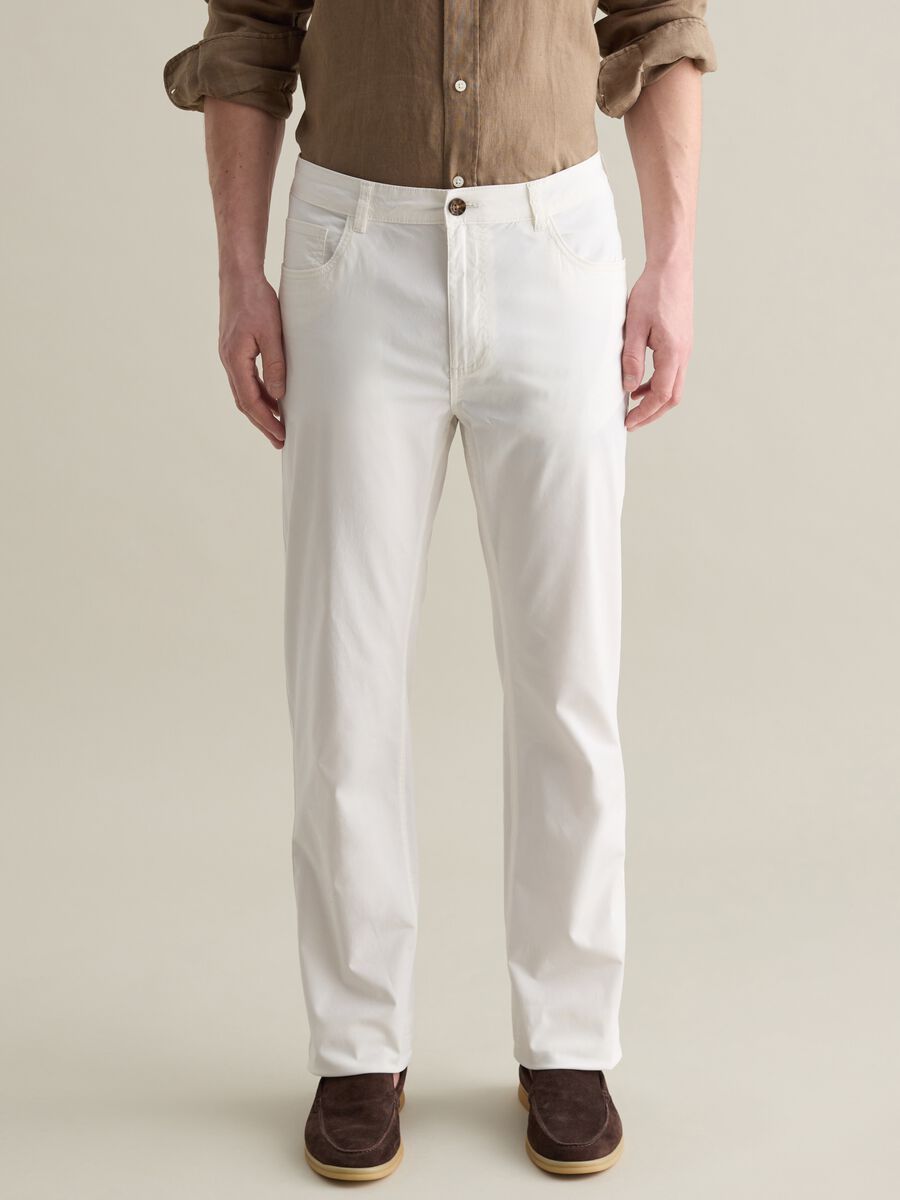 White chino trousers in stretch cotton with five pockets_1
