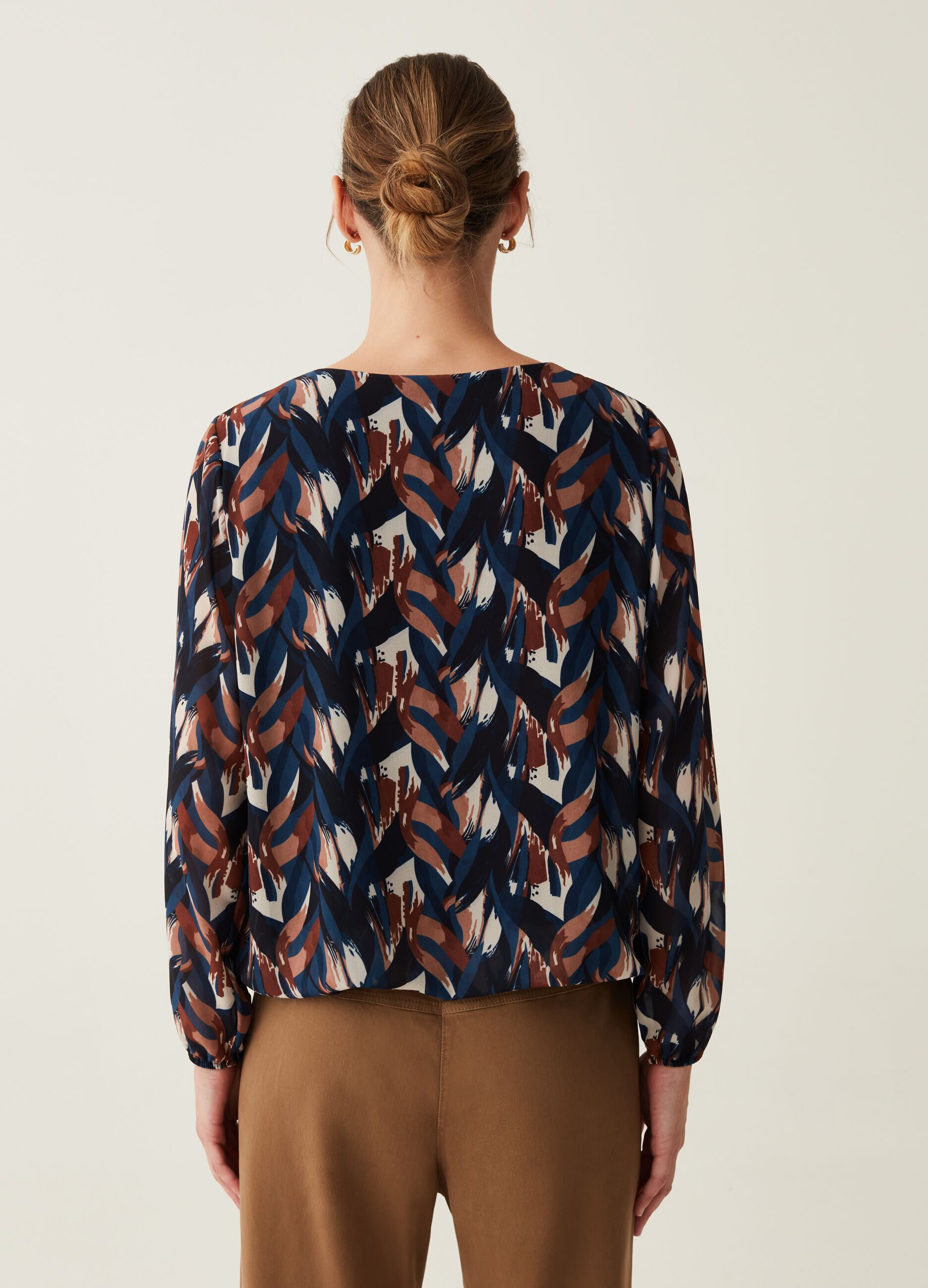 Blusa in crêpe con stampa foliage_2