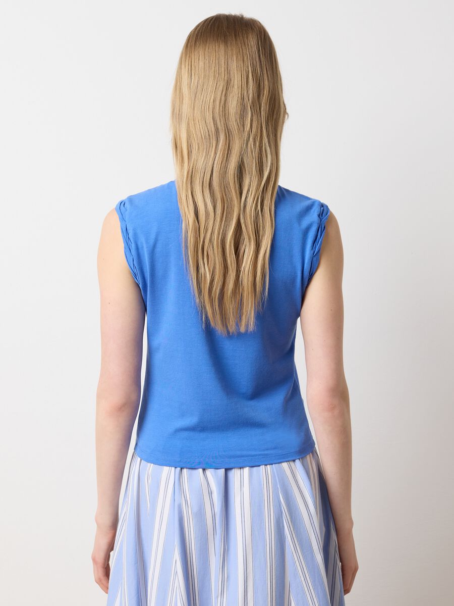 Light blue vest with rolled detail_3