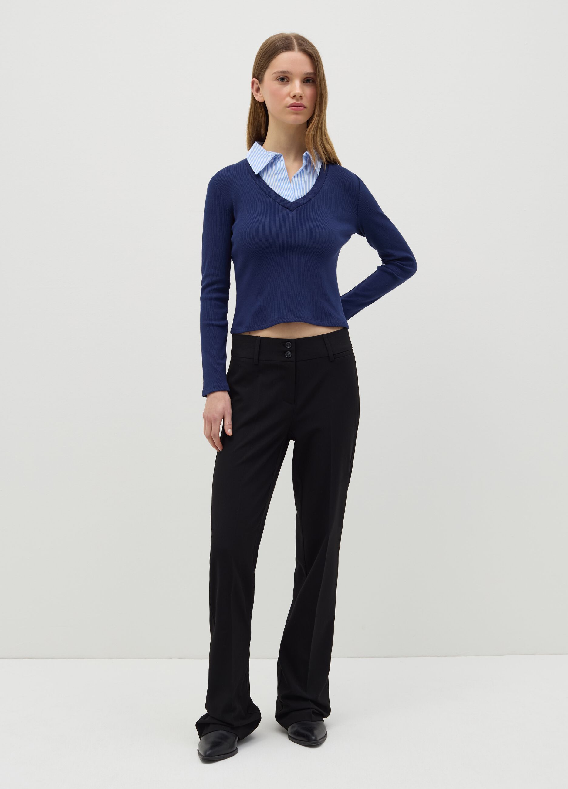 Blue ribbed T-shirt with contrasting collar