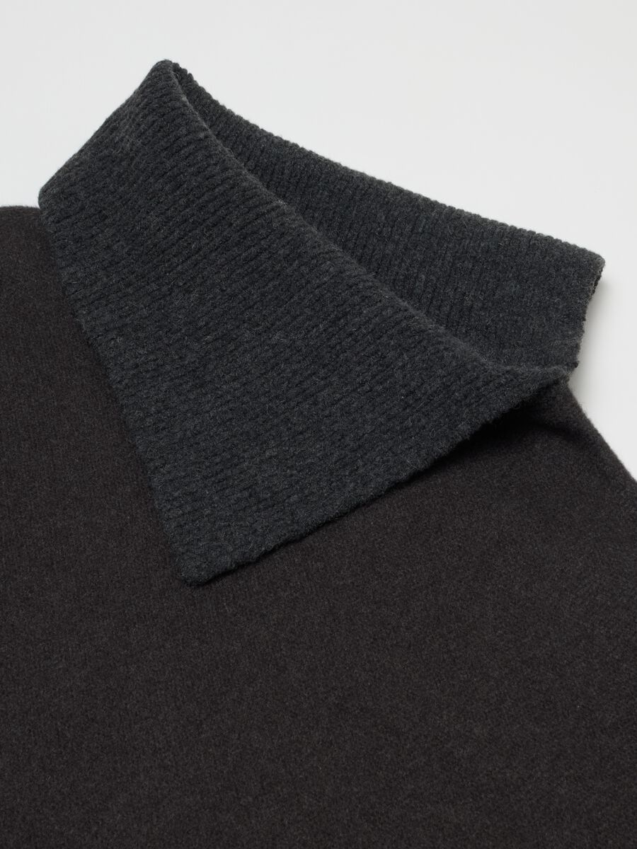 Grey Scarf with Fringe_5