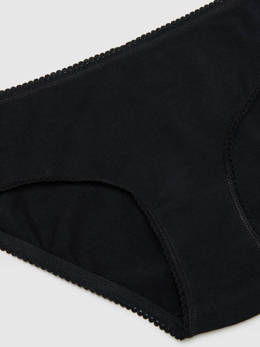 Girl's black cotton stretch regular fit panties_2