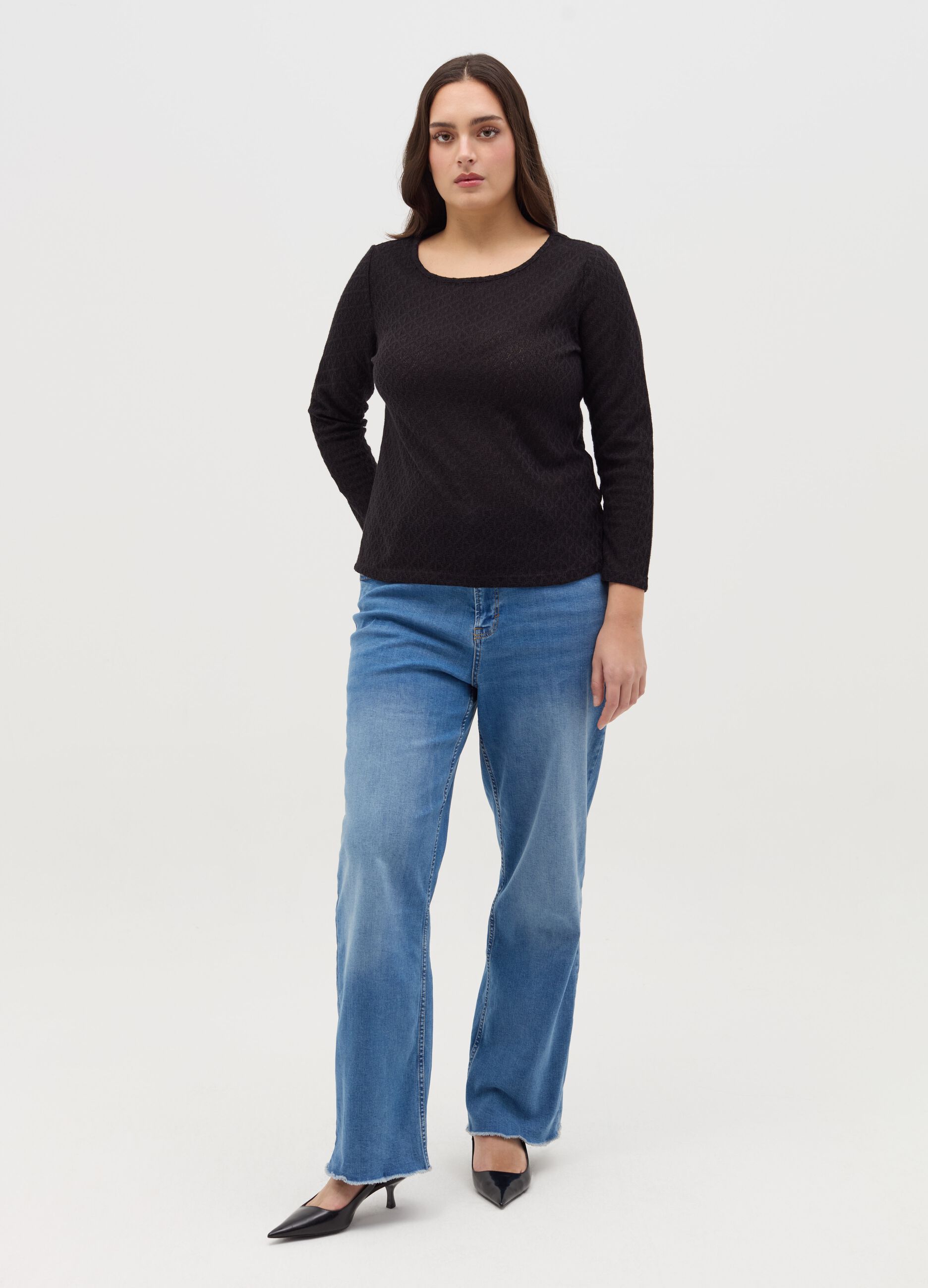 Curvy long-sleeved T-shirt with lace weave