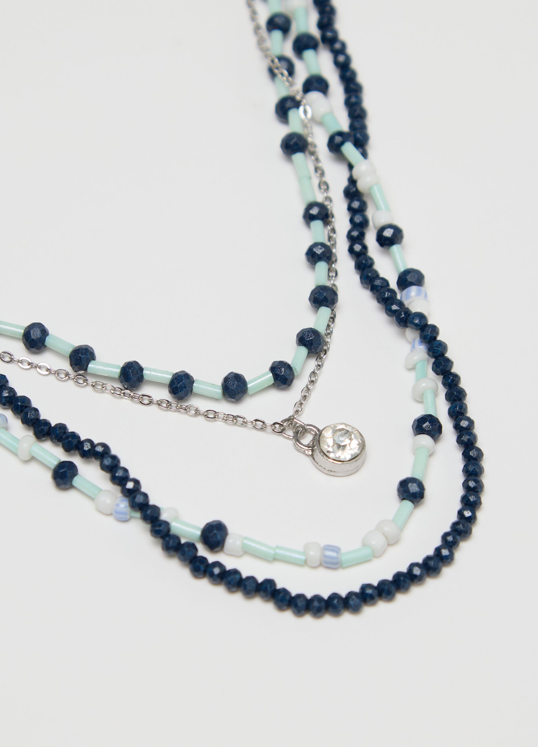 Collana multifili con perline e pendente in strass