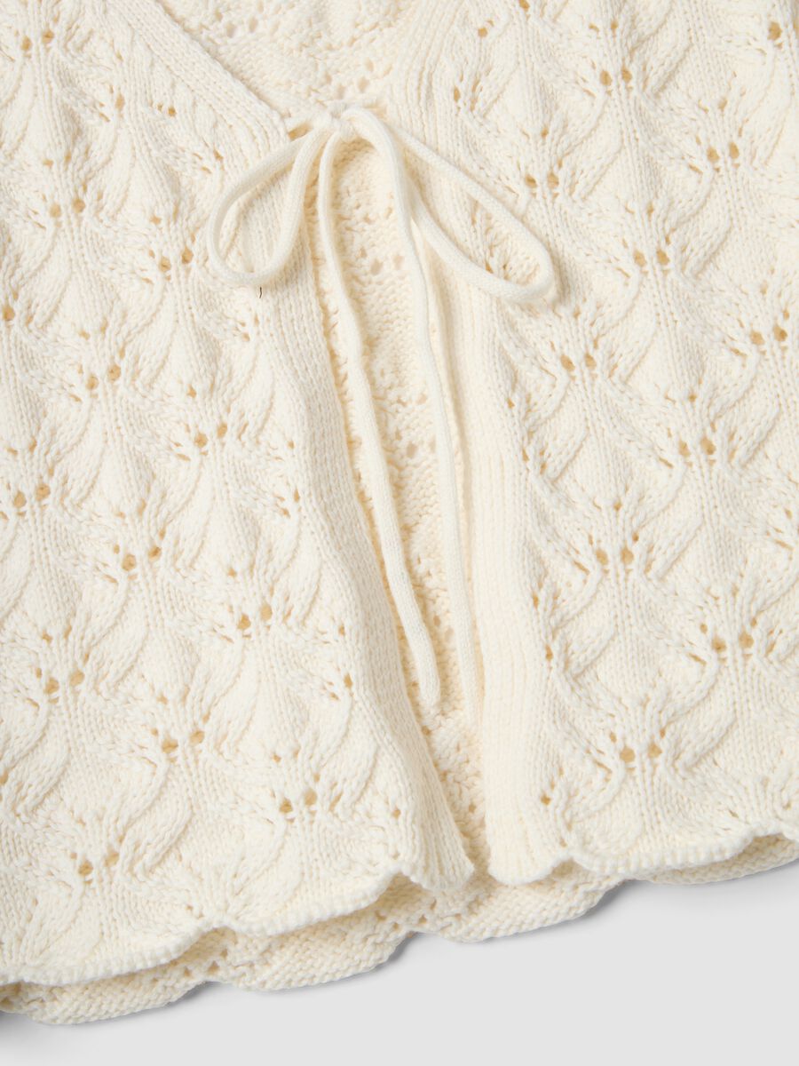 White pure cotton regular-fit waistcoat with tie fastening and deep V-neck_5