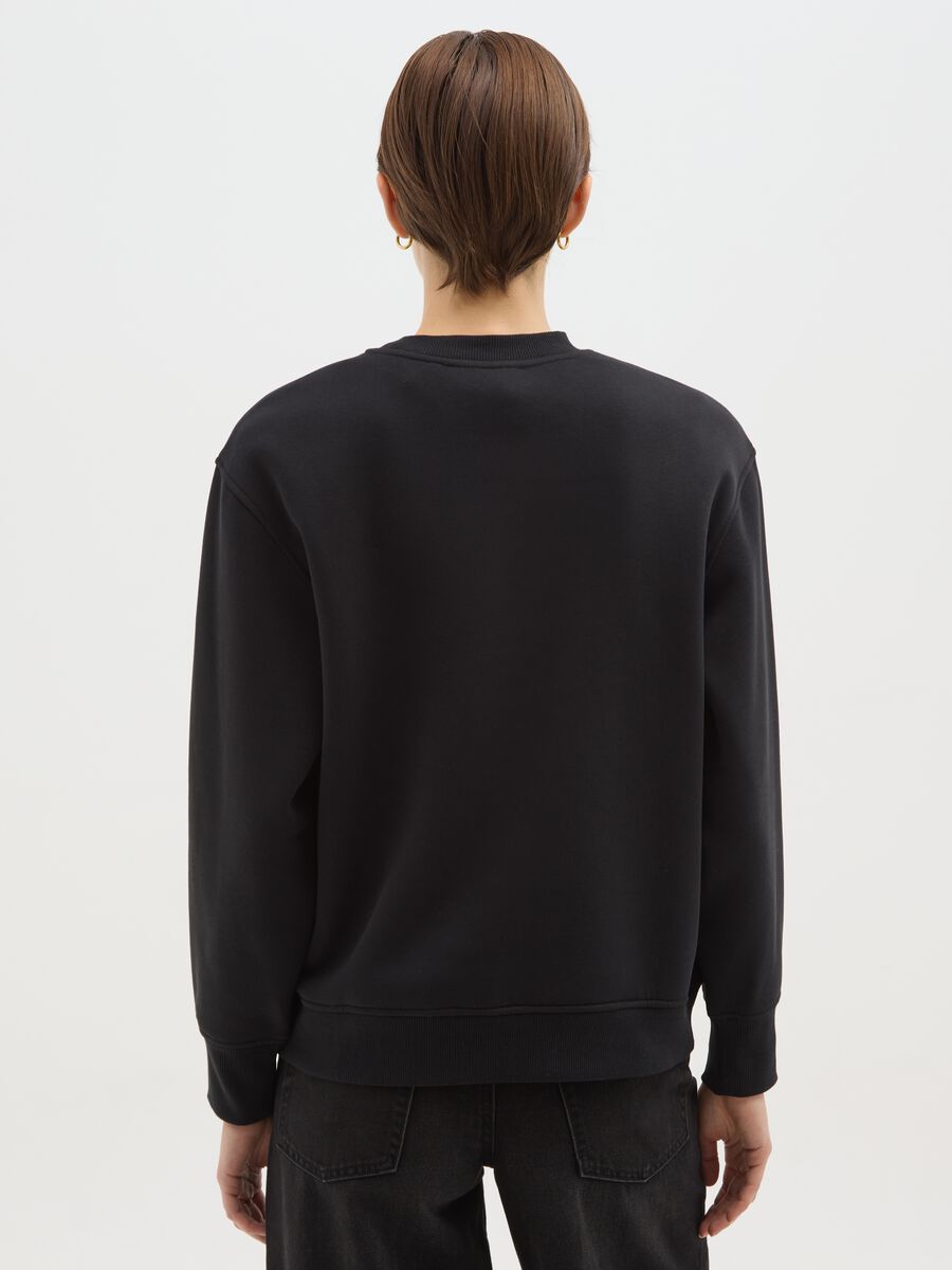 Felpa nera  in misto cotone relaxed fit con orsetto glitterato_2