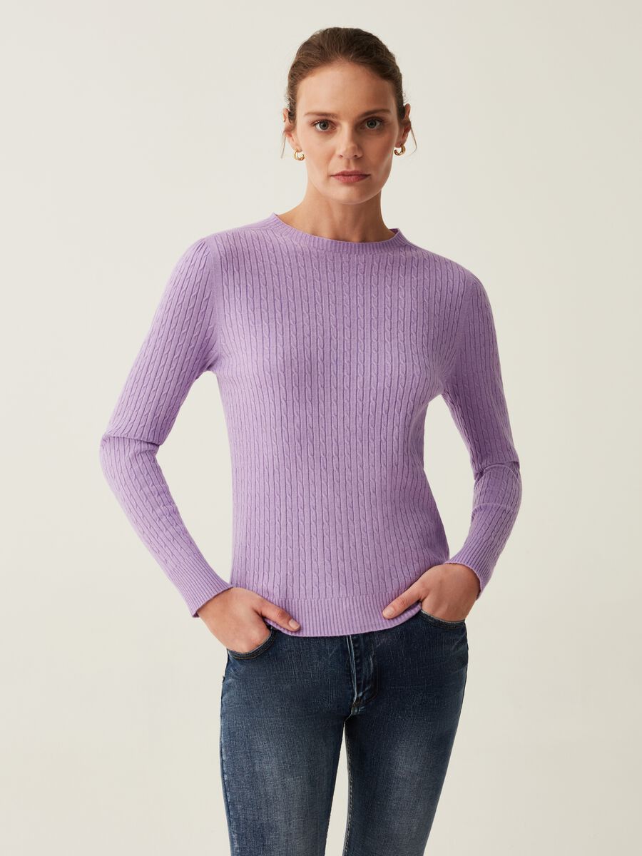 Pullover con lavorazione a trecce_1