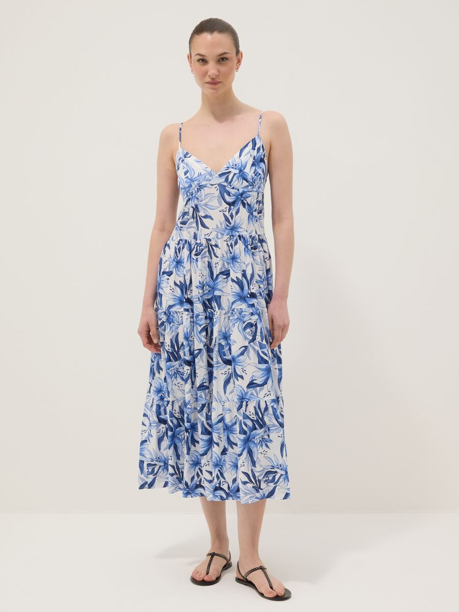 Abito maxi blu e bianco in pura viscosa con stampa floreale_2