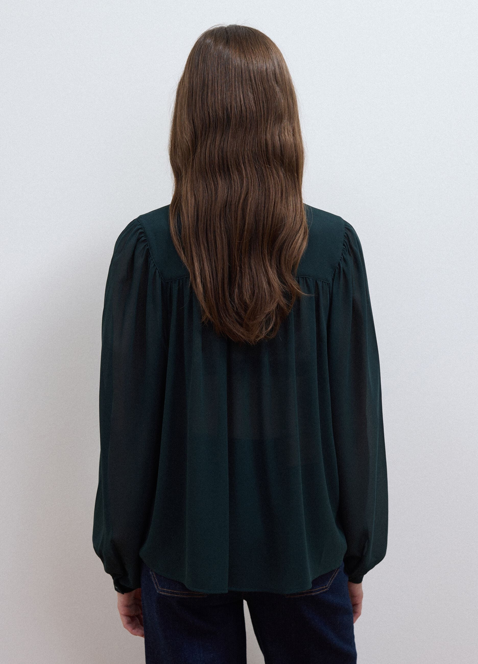 Green regular-fit shirt with buttons and long sleeves