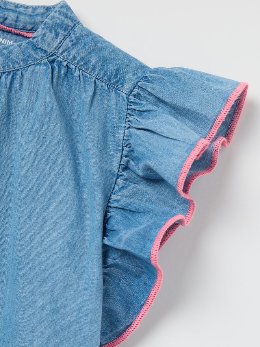 Denim shirt with flounced sleeves_3