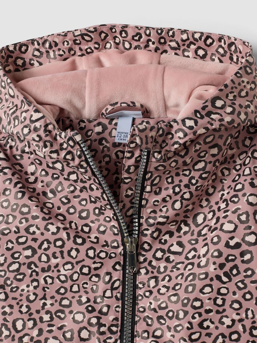 Giacca rosa imbottita con cappuccio e stampa animalier per bimba_2