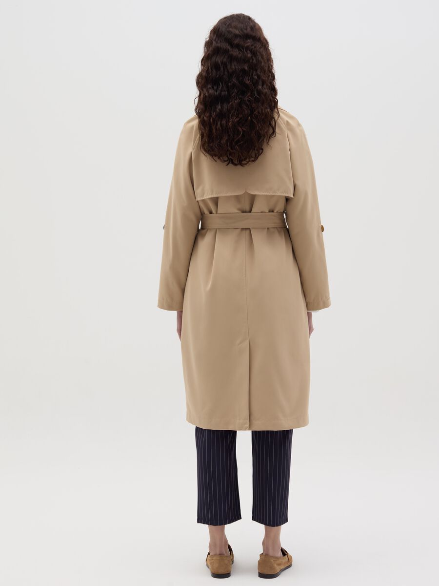 Double-breasted trench coat with buttons and belt_3